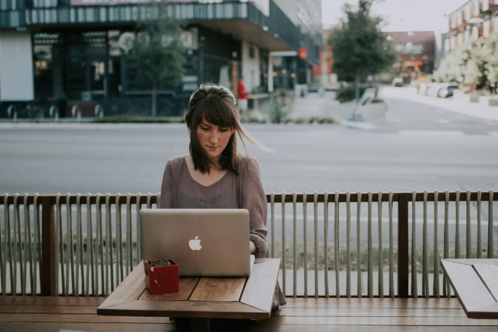 Sécurité financière : pourquoi tu ne te sens jamais tranquille quand tu es entrepreneure (et comment changer ça) ?