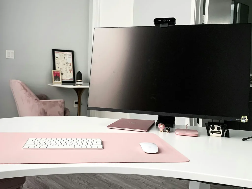 Se verser un salaire fixe : avantages et inconvénients pour une entrepreneure du web